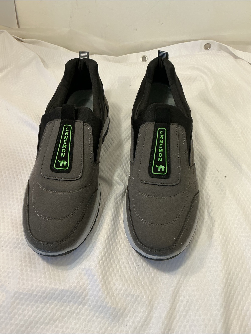 Men's Gray Slip-On Sneakers with Black & Green Accent
